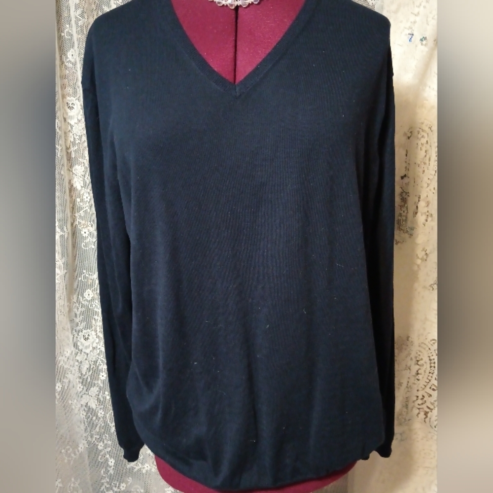 Calvin Klein V Neck sweater Sz XXL slightly used 55%silk.